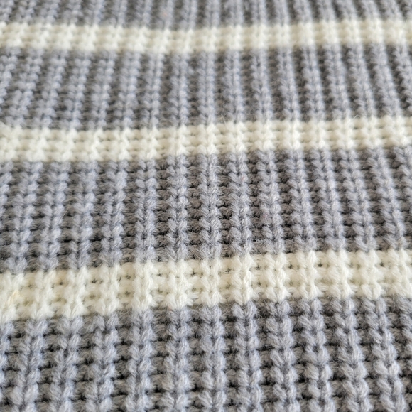 Gray and White Striped Long Braided Sleeve Sweater. - Picture 9 of 10